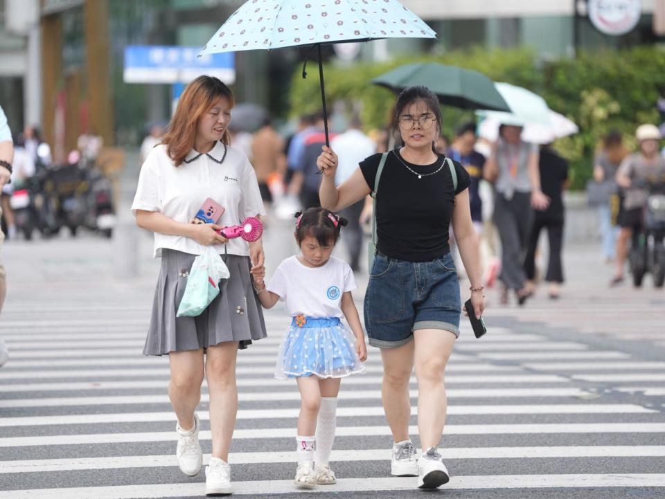 广州多区发布高温黄警，广州发布高温橙色预警信号