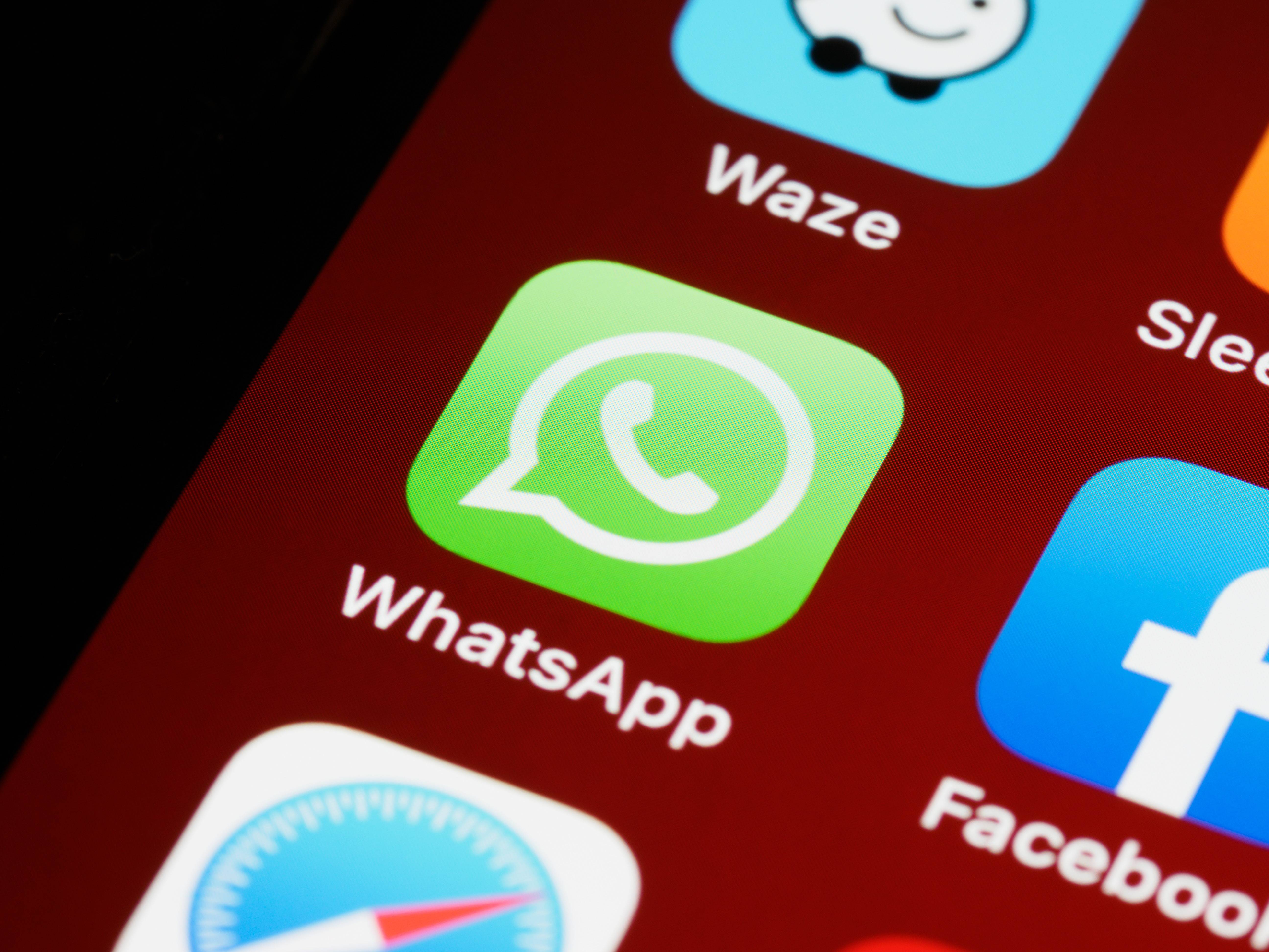 whatsapp添加，whatsapp添加自动翻译